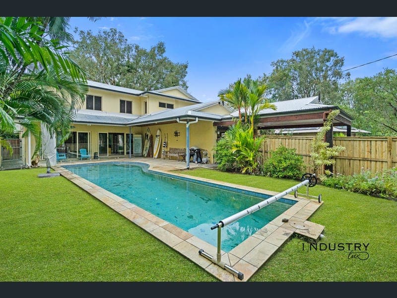1 Magnolia Street, Holloways Beach — photo 1 of 5