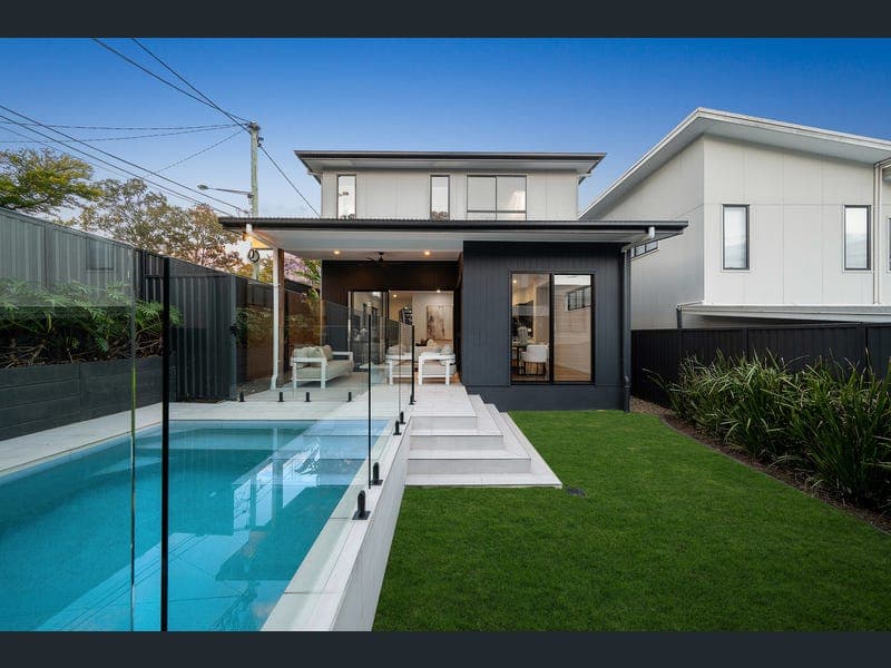 21 Eleventh Avenue, St Lucia — photo 1 of 5