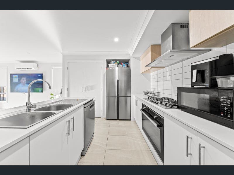 8 Chervil Drive, Greenbank — photo 1 of 5
