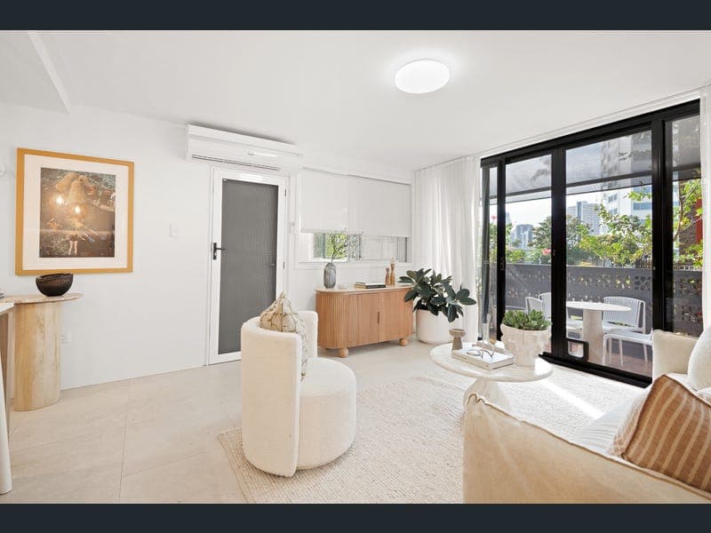 Unit 1/29 Watson Esplanade, Surfers Paradise — photo 1 of 5