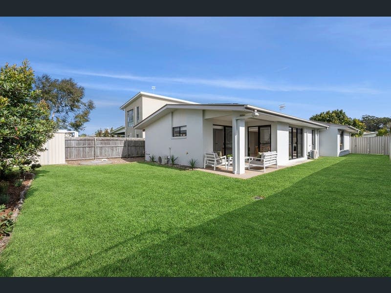 12 Gainsborough Crescent, Peregian Springs — photo 1 of 5