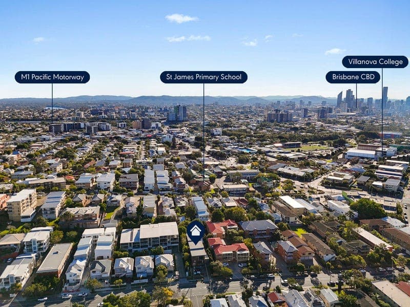 2/90 Pembroke Road, Coorparoo — photo 1 of 5