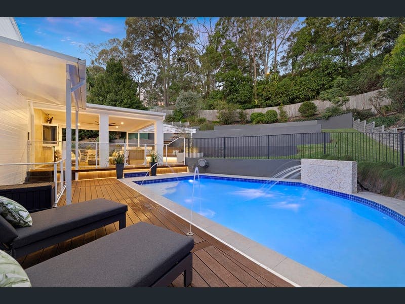 9 Hillside Court, Little Mountain — photo 1 of 5