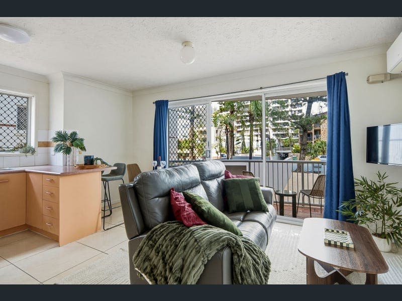 11/25 Markwell Avenue, Surfers Paradise — photo 1 of 5