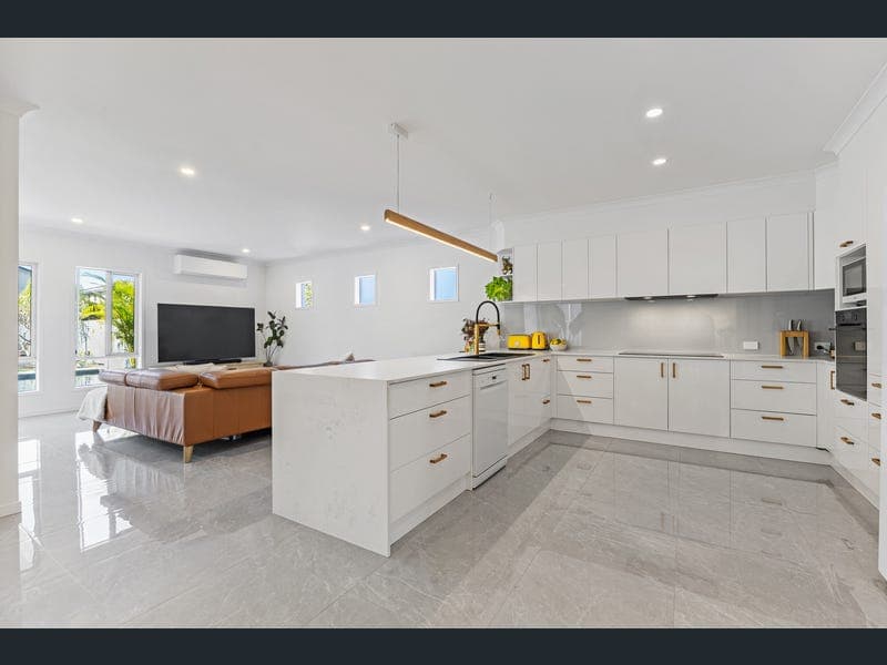 44 Palmtree Avenue, Scarborough — photo 1 of 5