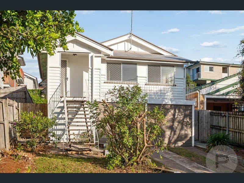 723 Logan Road, Greenslopes — photo 1 of 5