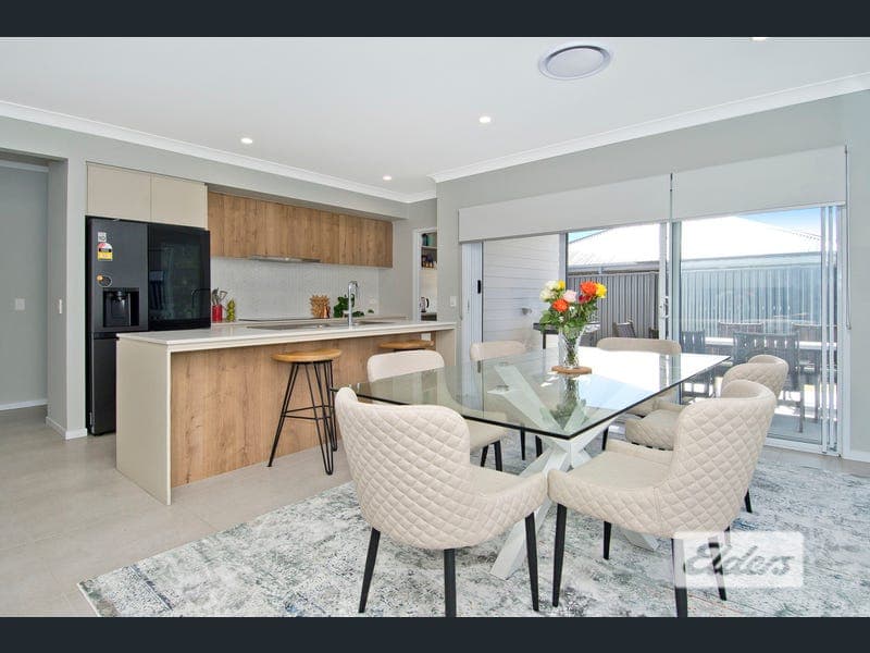 19 Jordan Street, Jimboomba — photo 1 of 5
