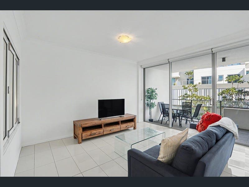 205/2 East Quay Drive, Biggera Waters — photo 1 of 5