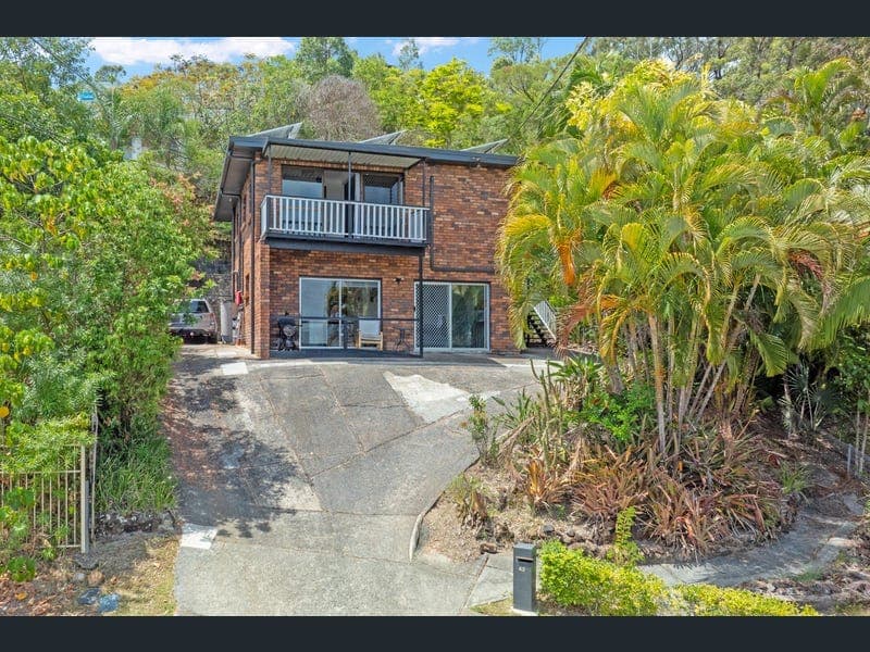 42 Timbertop Mead, Burleigh Heads — photo 1 of 5