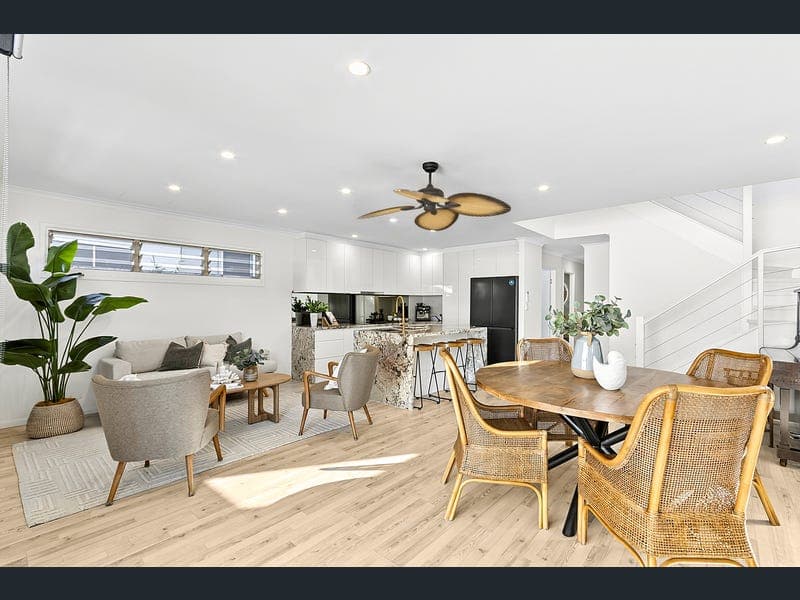 33 Bryce Street, Moffat Beach — photo 1 of 5