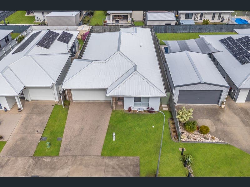 27 Almora Drive, Beaconsfield — photo 1 of 5