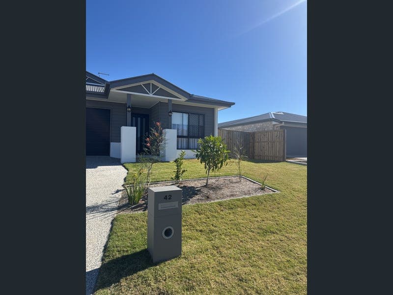 42 Edinburgh Crescent, Gleneagle — photo 1 of 5