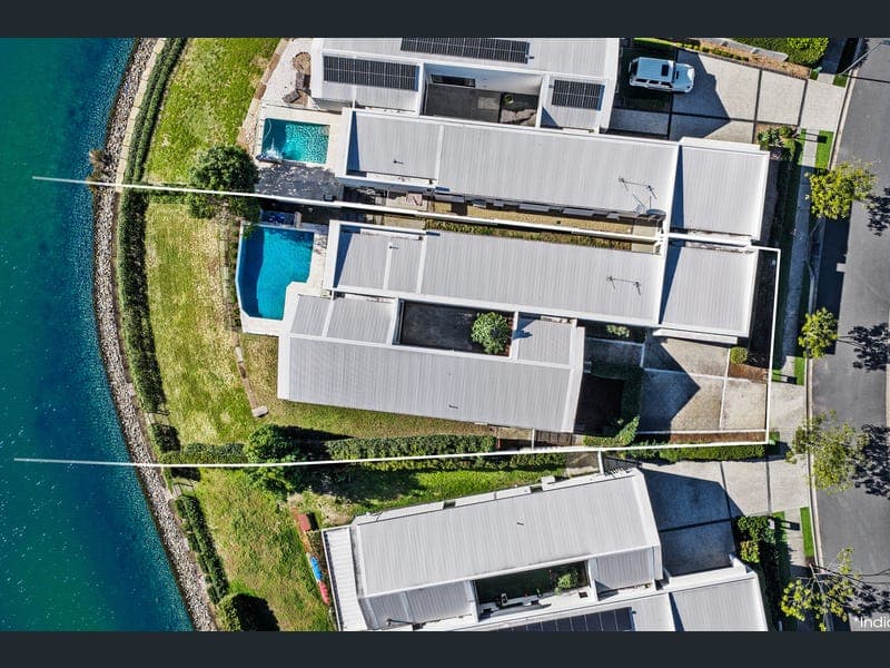 10 Sanctuary Court, Mermaid Waters — photo 1 of 5
