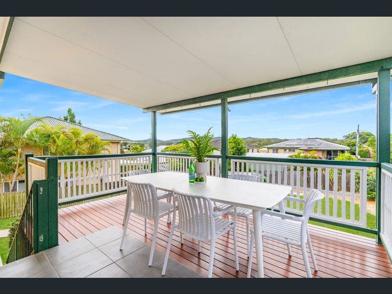 17 Irandi Street, Mansfield — photo 1 of 5
