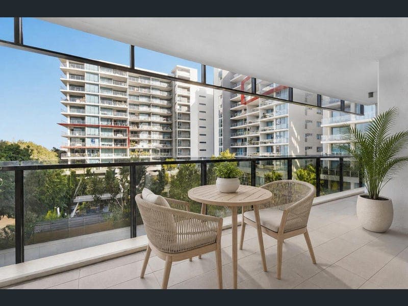 4303/25-31 East Quay Drive, Biggera Waters — photo 1 of 5