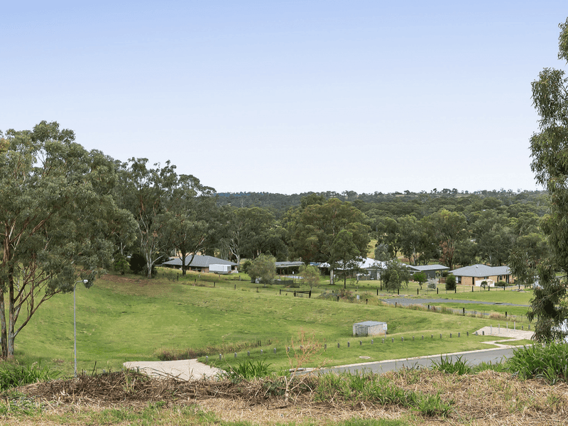 49 Farmer Drive, Meringandan West — photo 1 of 5