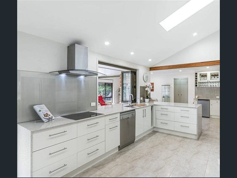 11 Hillside Drive, Daisy Hill — photo 1 of 5