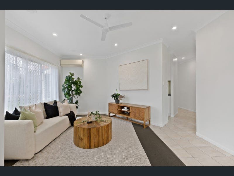 4 Cathy Court, Slade Point — photo 1 of 5