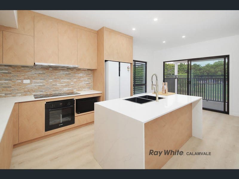 89 Munro Street, St Lucia — photo 1 of 5