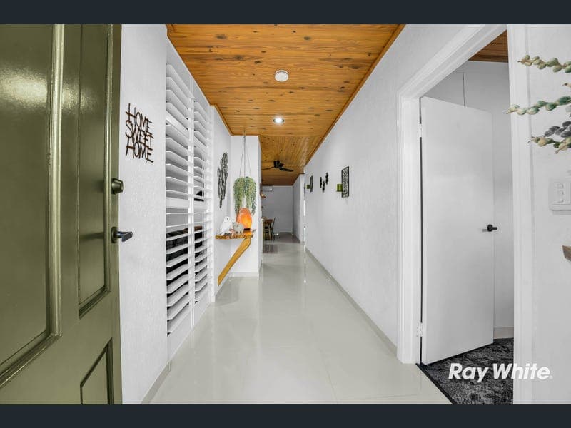 9 Carlos Street, Hillcrest — photo 1 of 5