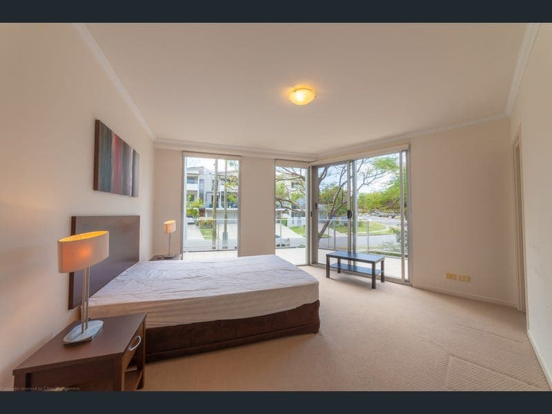 113/95 Clarence Road, Indooroopilly — photo 1 of 5