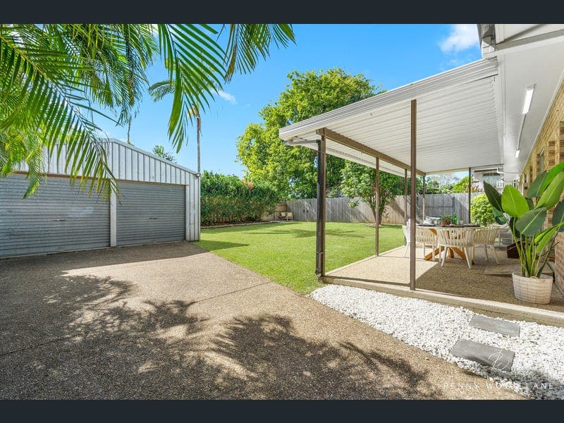16 Holmes Drive, Beaconsfield — photo 1 of 5