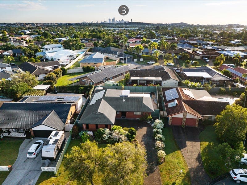 32 Redleaf Court, Burleigh Waters — photo 1 of 5