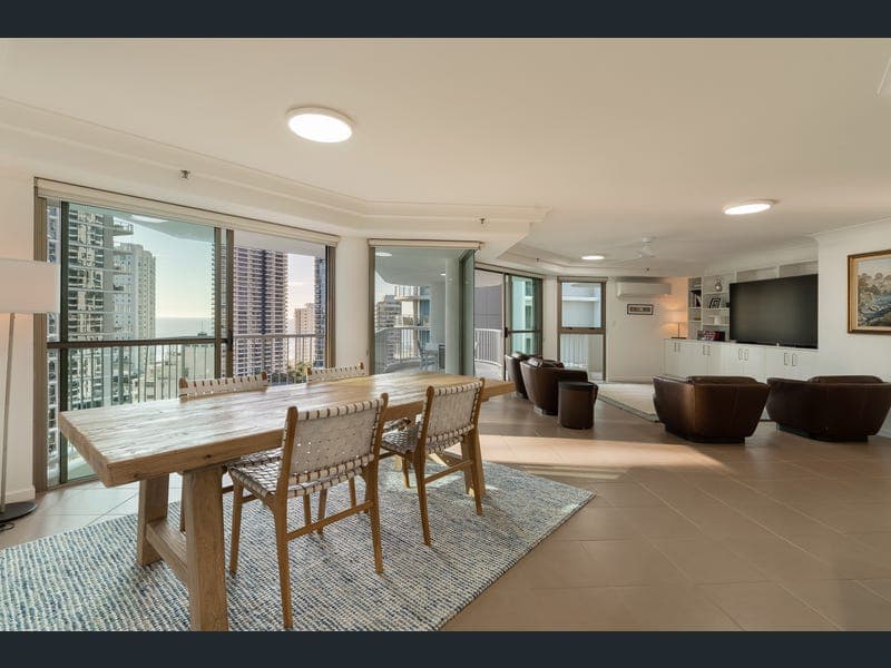 30/20 Cronin Avenue, Main Beach — photo 1 of 5