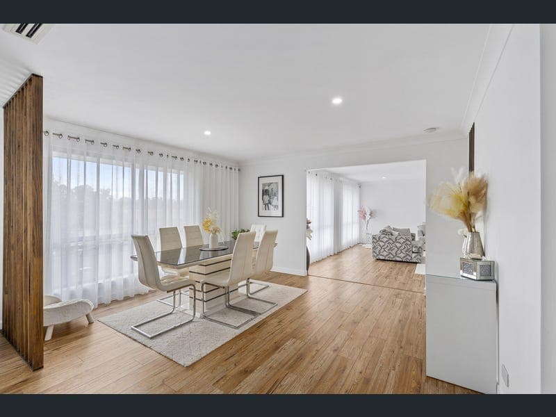 12 Whitian Drive, Carrara — photo 1 of 5