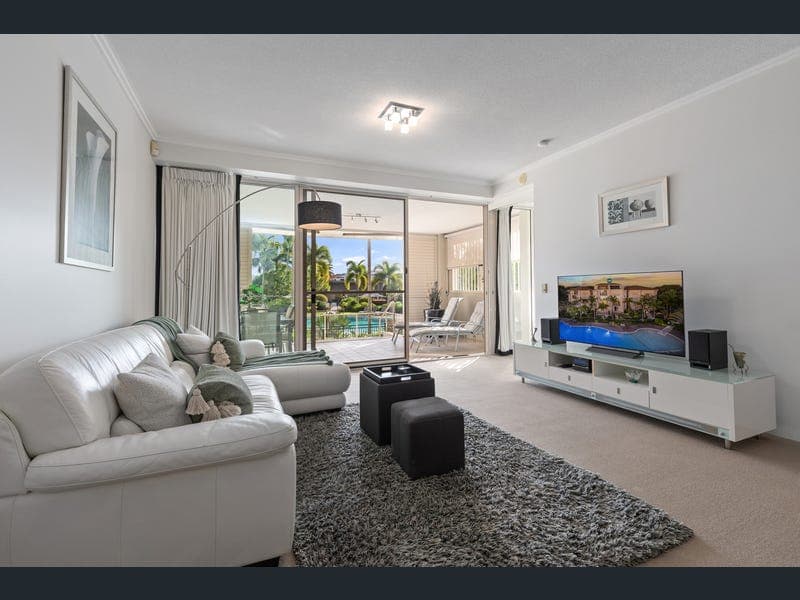 1733/1 Rialto Quay Drive, Hope Island — photo 1 of 5