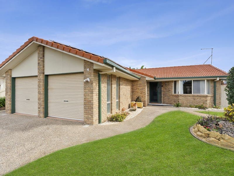 4 Capstan Court, Banksia Beach — photo 1 of 5