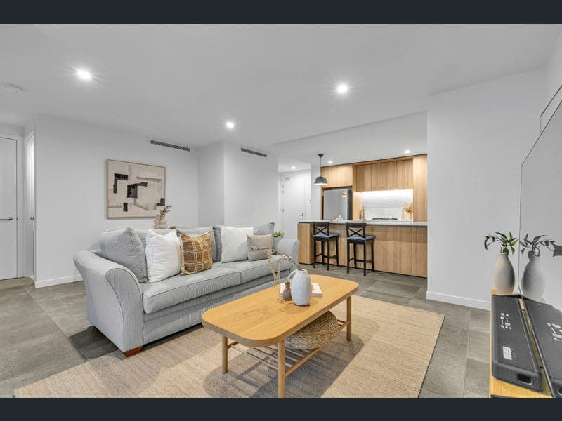 207/186 Clarence Road, Indooroopilly — photo 1 of 5