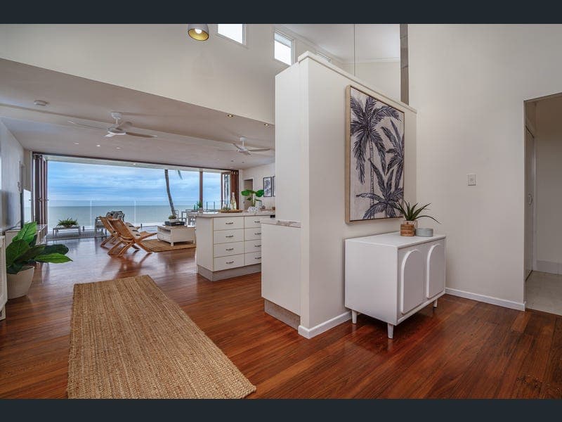 8 Hibiscus Lane, Holloways Beach — photo 1 of 5