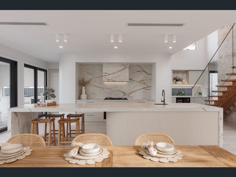 8 Handcroft Street, Wavell Heights — photo 1 of 5