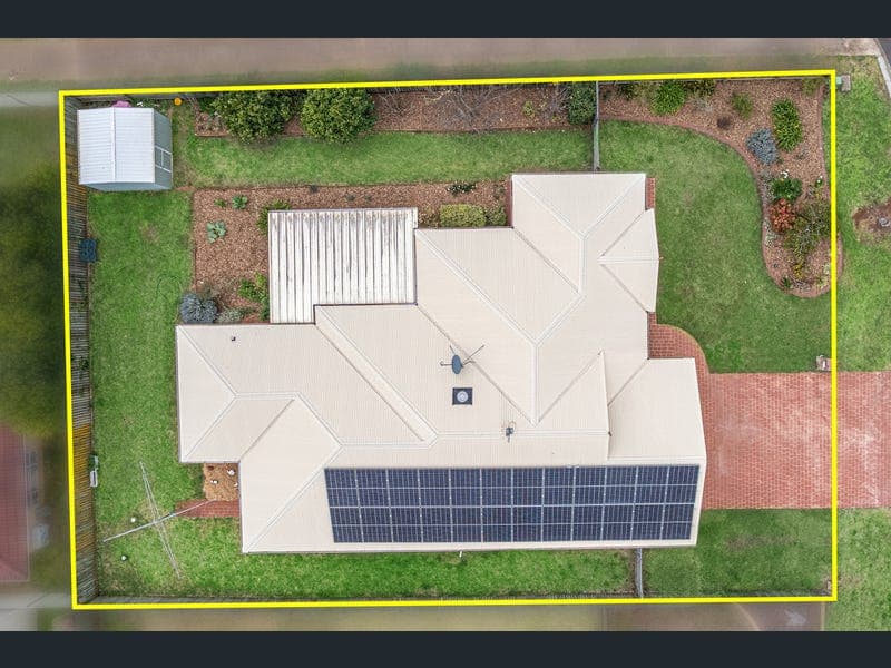 7 Lobwein Court, Middle Ridge — photo 1 of 5