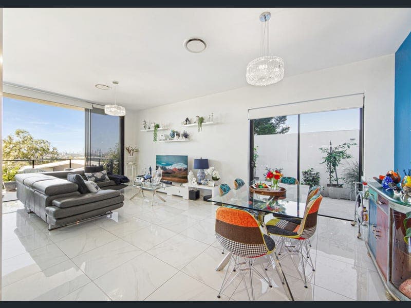 27/34 John Francis Drive, Carrara — photo 1 of 5