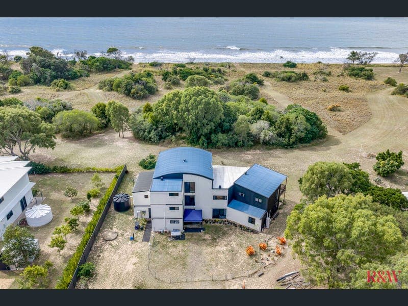 14 Sylvan Drive, Moore Park Beach — photo 1 of 5