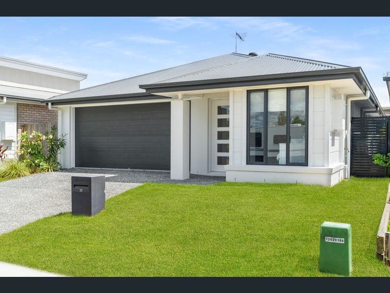 77 Boomi Avenue, South Maclean — photo 1 of 5