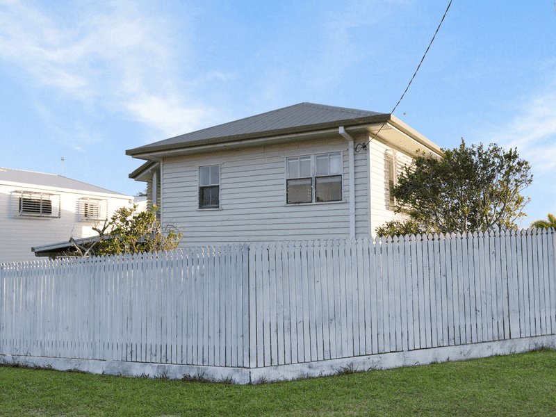 13 Elma Street, Cooee Bay — photo 1 of 5
