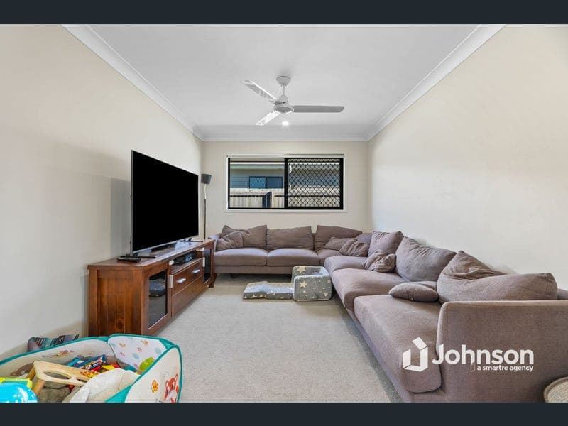 9 Proctor Circuit, Logan Reserve — photo 1 of 5