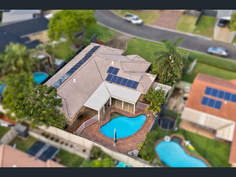 45 Scanlen Crescent, Wynnum West — photo 1 of 5