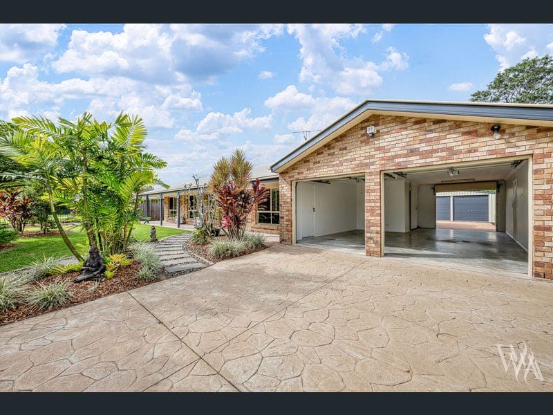 28 Koala Court, Little Mountain — photo 1 of 5