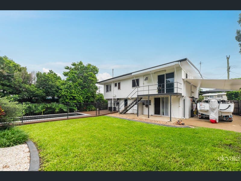 18 Poinciana Street, Cranbrook — photo 1 of 5