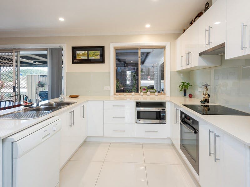 176 Universal Street, Oxenford — photo 1 of 5