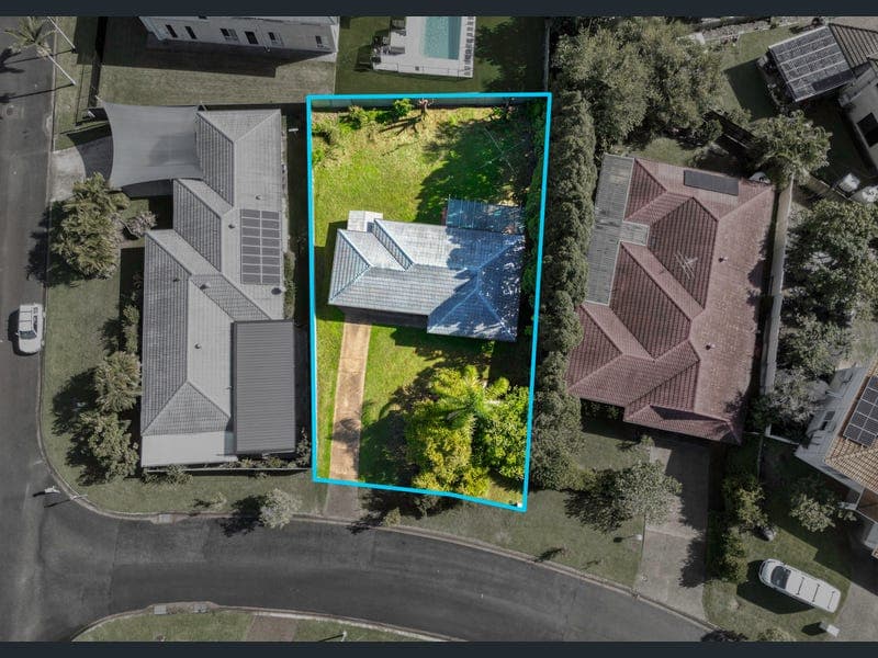 4 Baronga Street, Middle Park — photo 1 of 5