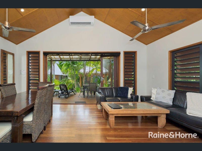 6/9 Esplanade, Nelly Bay — photo 1 of 5