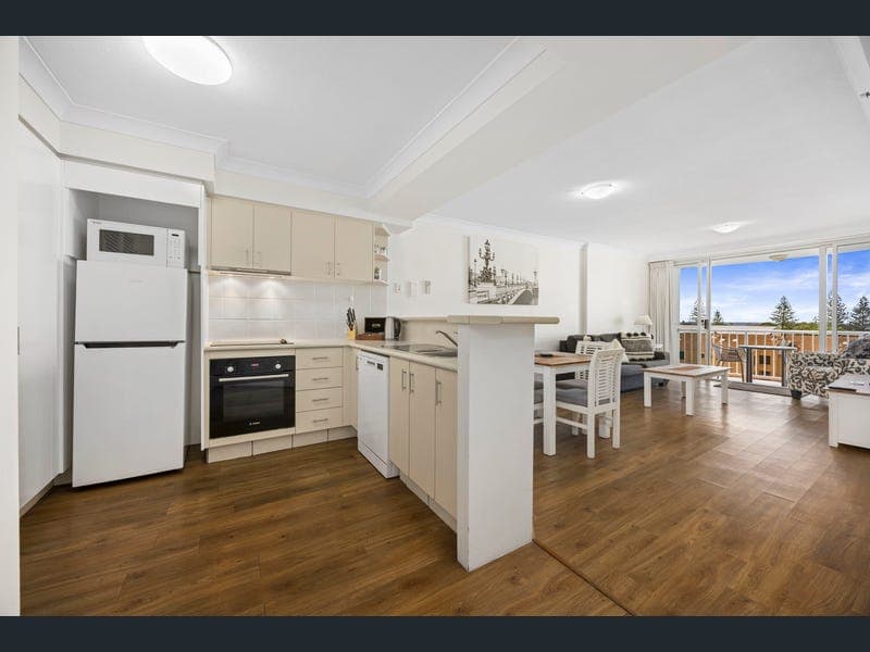 1055/2623-2633 Gold Coast Highway, Broadbeach — photo 1 of 5