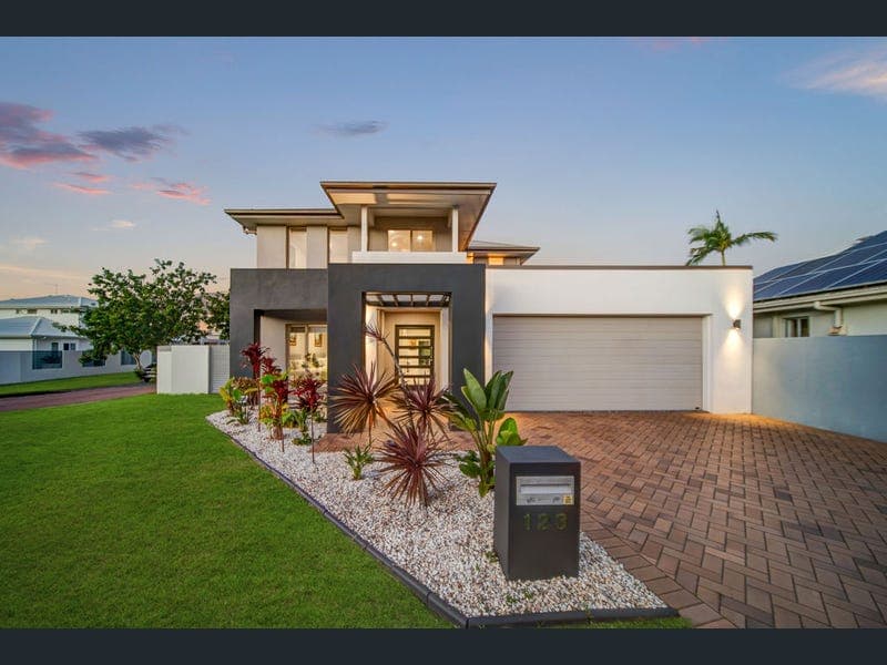 123 Grand Parade, Parrearra — photo 1 of 5