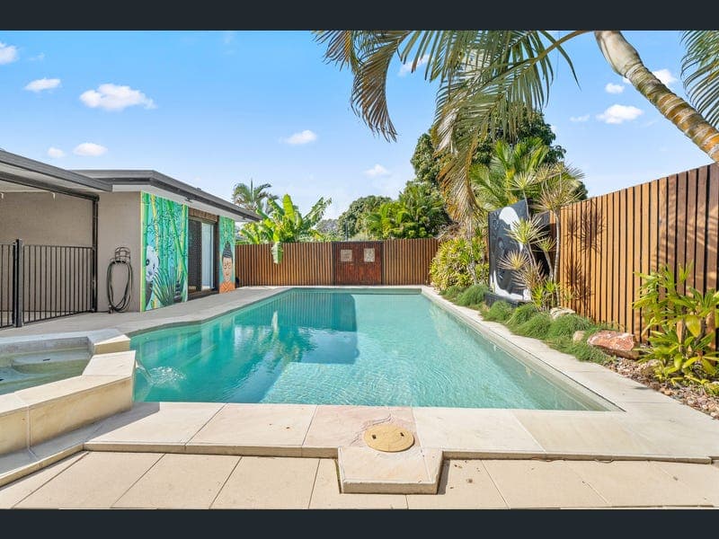15 Tingira Terrace, Scarness — photo 1 of 5