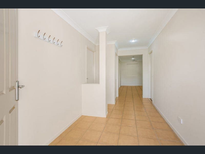 10 Wattle Crescent, Raceview — photo 1 of 5